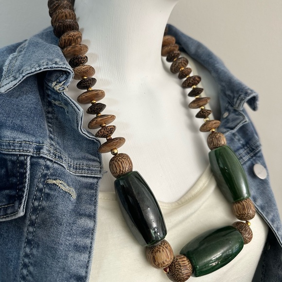 Huge safari look necklace with wood and three intriguing hunter green pieces - Picture 1 of 16